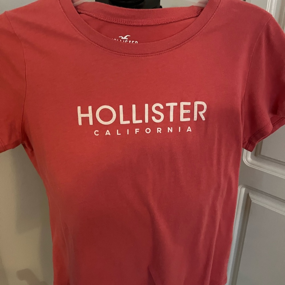 Hollister tee